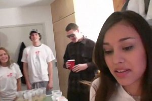 亚洲拳交内射孕妇